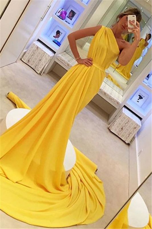 Precioso vestido amarillo de un solo hombro sin mangas largo de una línea de baile