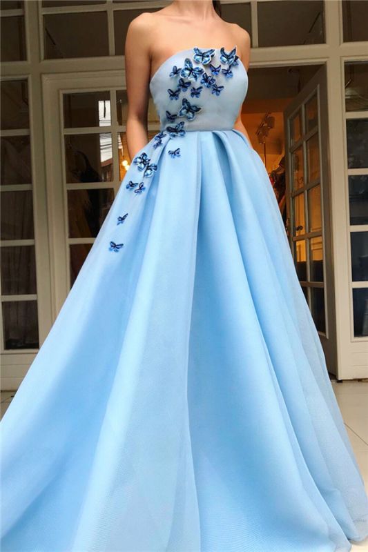 Robe de bal simple en tulle bleue sans manches et sans bretelles | Robe de bal longue avec volants et papillons