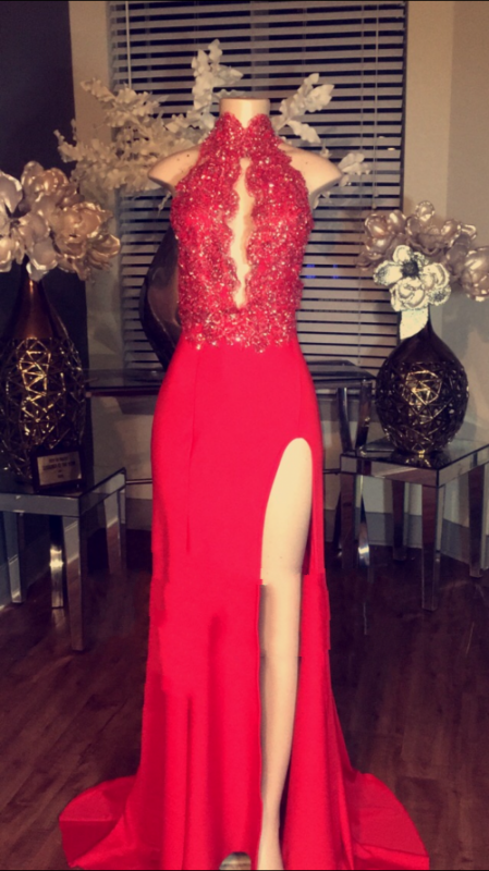 2021 Red Chiffon Vestidos de baile Keyhole Cuello alto Apliques de encaje Lateral Split Una línea Vestidos formales