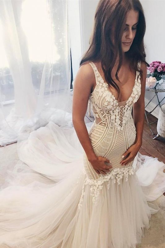 Hermoso vestido de novia de tul de sirena con cuello en V sin espalda vestido de novia