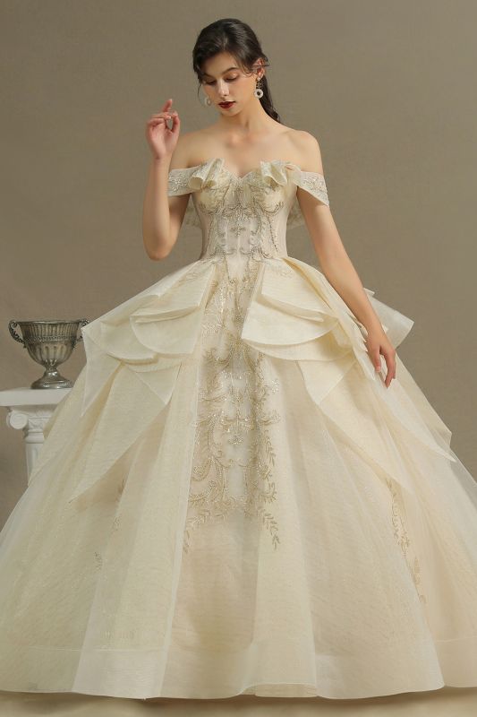 Superbe robe de mariée en dentelle de tulle de jardin fleurie à épaules dénudées pour la mariée