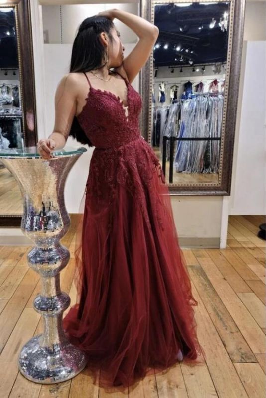 Robe de soirée en tulle à bretelles spaghetti bordeaux sexy avec appliques en dentelle