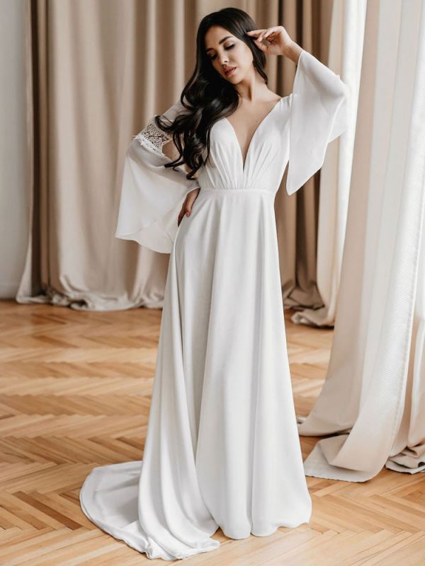 Robe de mariée simple blanche avec train A-ligne col en V manches longues chaînes dos nu taille naturelle robes de mariée