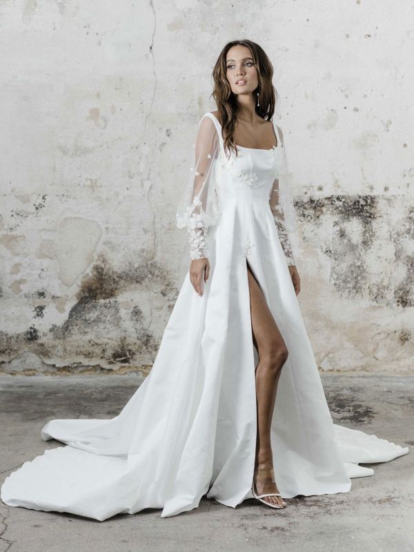 Robe de mariée simple blanche A-ligne col carré manches longues dos nu appliques découpes fendues devant longues robes de mariée