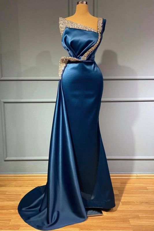Elegante vestido de fiesta de noche largo de satén de seda de un hombro con tren de barrido lateral