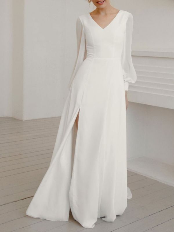 Robe de mariée simple blanche avec train une ligne col en V manches longues fendue devant en mousseline de soie robes de mariée