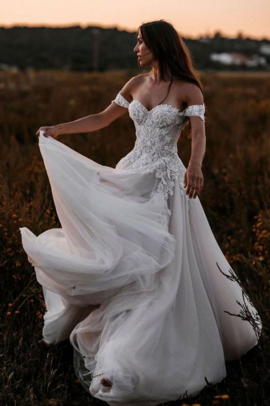 Vestido de novia de encaje floral con escote corazón Vestido de novia de tul con hombros descubiertos