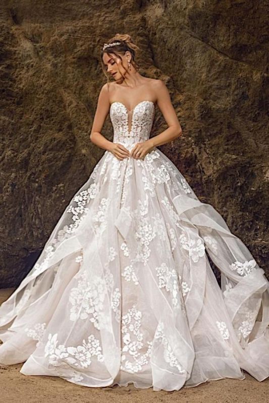 Ärmelloses weißes Aline-Hochzeitskleid mit floraler Spitze Sweetheart-Brautkleid