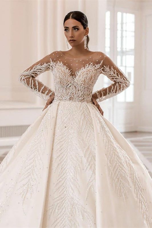 Wunderschönes Brautkleid mit Kristallen und langen Ärmeln. Aline-Hochzeitskleid