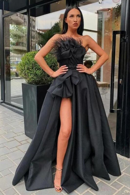 Robe de soirée noire fendue sur le côté sans bretelles Robe de bal longue en fourrure