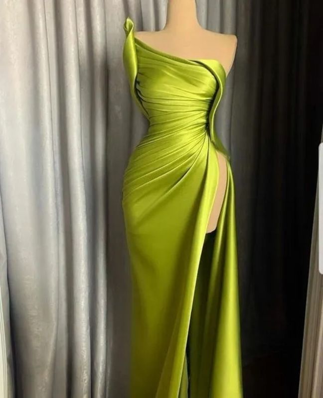 One-Shoulder-Satin Grünes Abendkleid Seitliches Schlitz-Abendkleid