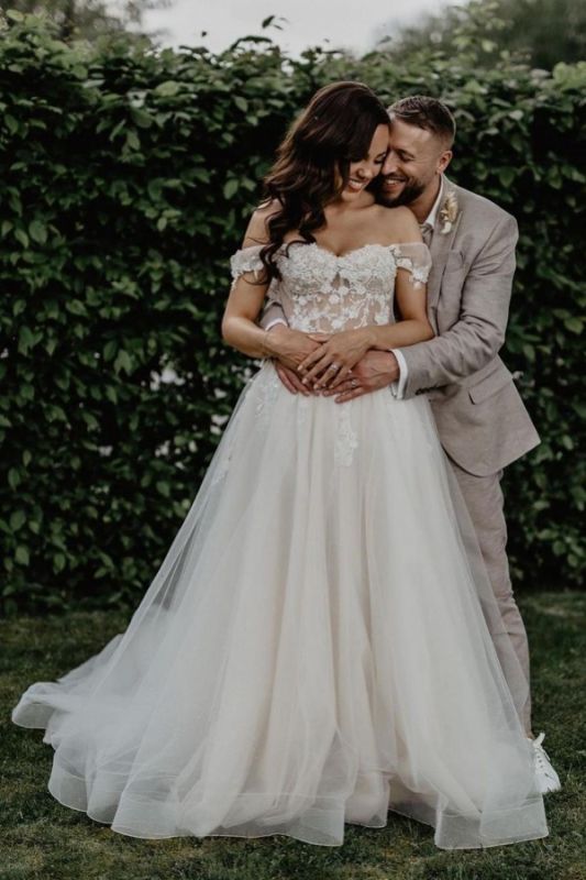 Vestido de Novia Línea A Floral con Hombros Abiertos. – Boutique