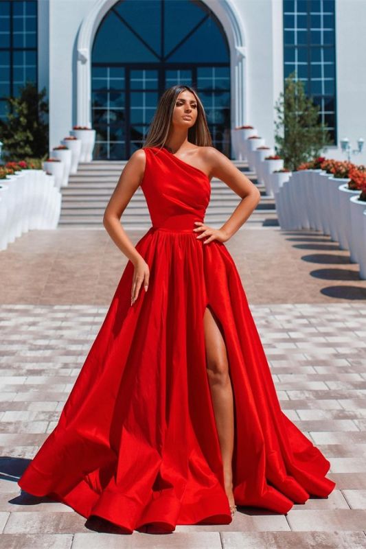 Increíble vestido de noche con abertura lateral larga roja de un hombro