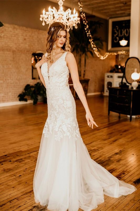 Elegant Tulle Floral Lace Mermaid Wedding Dress Sleeveless V-Neck Bridal Gown