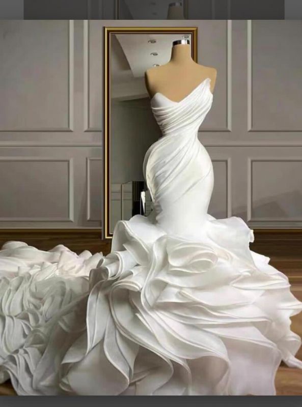 Precioso vestido de novia sin tirantes fruncido satinado largo vestido de novia hinchado