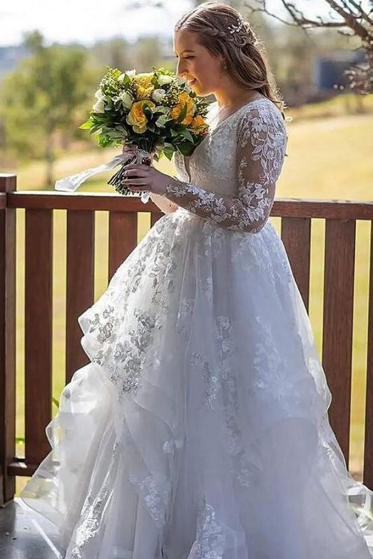 Elegantes A-Linien-Hochzeitskleid mit langen Ärmeln, tiefem V-Ausschnitt, geschwollenen Schichtspitzen-Brautkleid