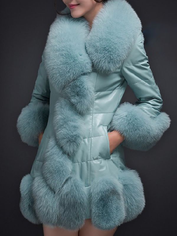 Manteau en fourrure et en peau de mouton boutonnée avec poches en duvet