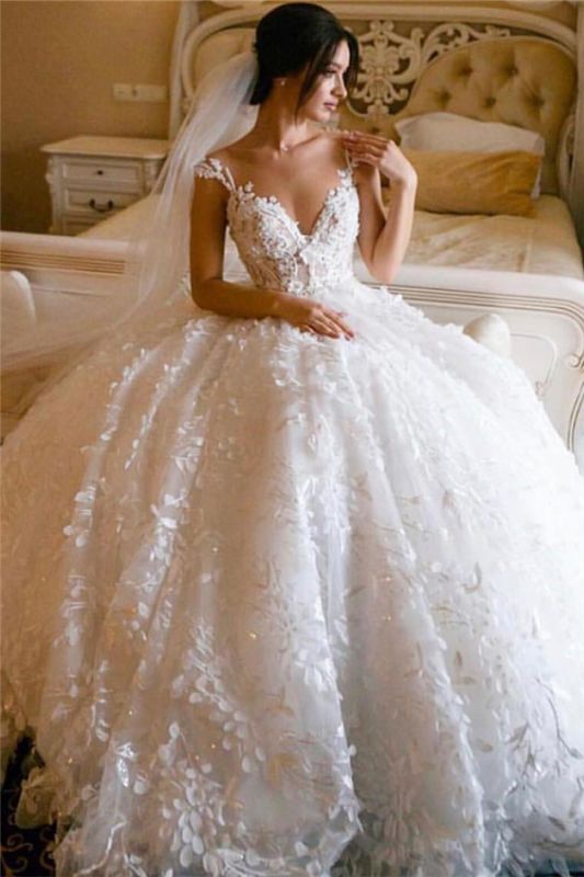 Appliques de dentelle robes de mariée princesse pas cher 2021 | Robe de mariée longue sans manches en tulle décolleté