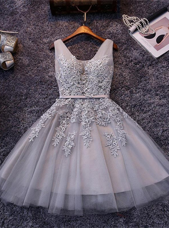 Puffy Appliques Lace V-Ausschnitt Silber Elegante Sexy Short Homecoming Kleider