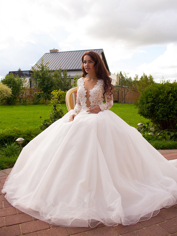 Elegant Long Sleeve Cheap Online New Arrival Button Lace Appliques Princess Glamorous Tulle Wedding Dresses