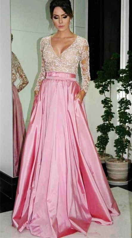 Robe de bal rose glamour à manches longues avec appliques en dentelle et col en VEn vente avec fermeture à glissière au dos