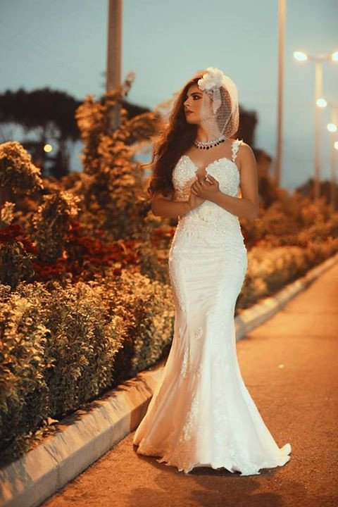 Glamouröse Träger Elegante Spitzenapplikationen Meerjungfrau Brautkleid Günstige Bodenlangen