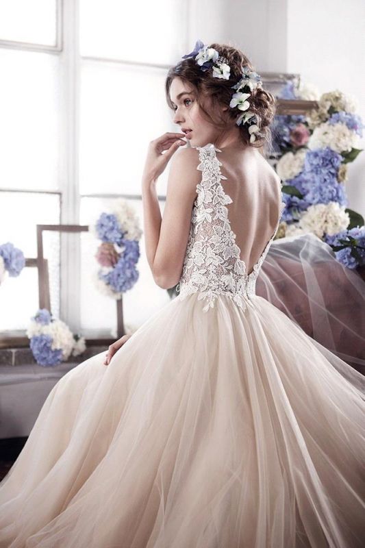 Romantic Fluffy Tulle Sleeveless Vintage Lace Open Back Sexy Wedding Dresses