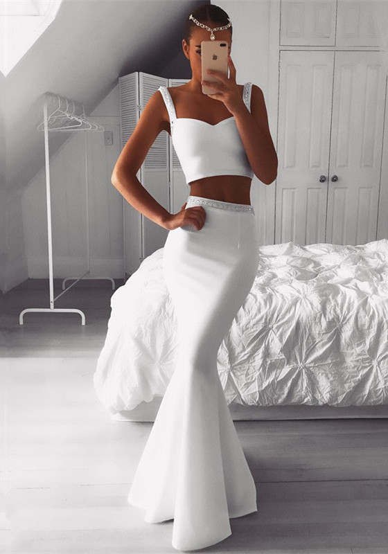 Wunderschönes zweiteiliges weißes Ballkleid | Meerjungfrau Perlen Abendkleider im Angebot