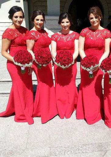 Sexy Red Lace V-Neck Mermaid Bridesmaid Dresses Sweep Train Prom Dresses with Buttons