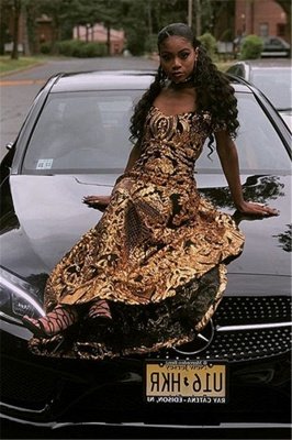 Glamourous Sheath Off The Shoulder Gold Applique Prom Dresses_4