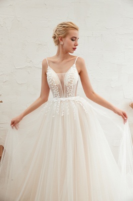 Robe de mariée élégante en tulle à encolure en V et bretelles spaghetti_10