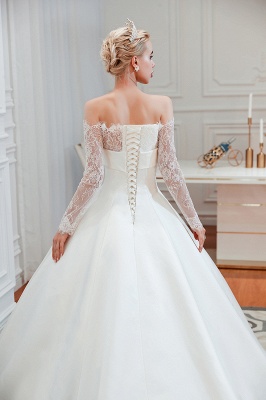 Hermoso vestido de novia sin tirantes de raso Aline con diseño de cordones de manga larga_10