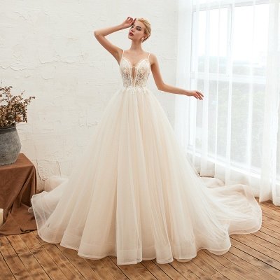 Vestido de novia evasé de tul con escote en V profundo y tirantes finos_4