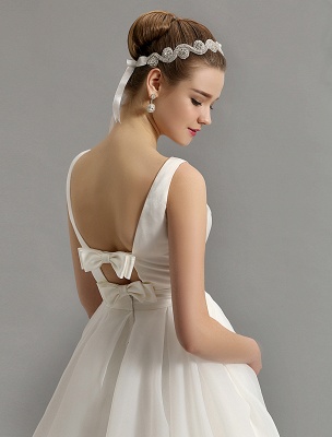 Vintage-inspiriertes Brautkleid mit tiefem V-Ausschnitt und Schleife, verziert mit Cut Out Back_10