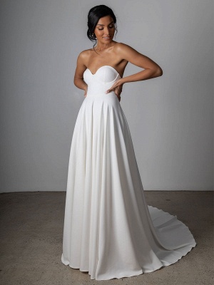 Weißes einfaches Hochzeitskleid Satin-Stoff trägerlos ärmellos A-Linie natürliche Taille Brautkleider mit Zug_3