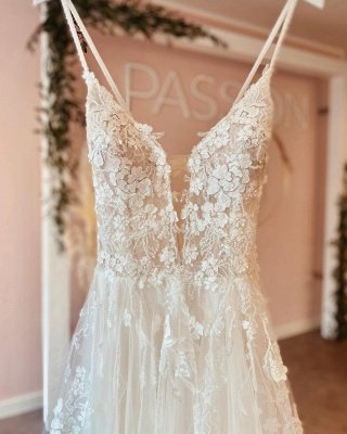 Robe de mariée romantique en dentelle florale sans manches Aline robe de mariée col en V_4