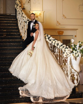 Romántico sin mangas con cuello en V vestido de bola Aline Vestido de novia de encaje floral blanco Cola capilla_4