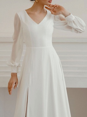 Robe de mariée simple blanche avec train une ligne col en V manches longues fendue devant en mousseline de soie robes de mariée_4