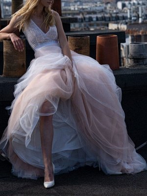 Vestido de novia simple rosa Tul con cuello en V Sin mangas Una línea de vestidos de novia_3