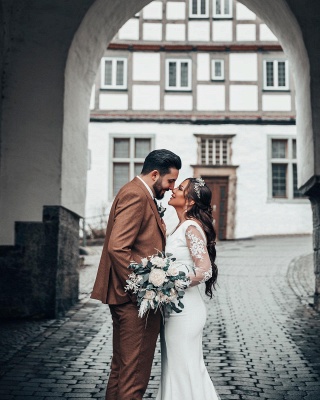 Robe de mariée sirène simple avec robe de mariée à manches longues et col en V_4