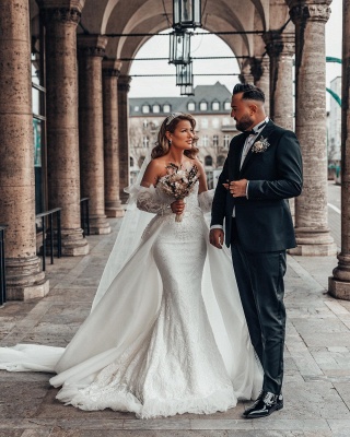 Wunderschönes schulterfreies Meerjungfrauen-Brautkleid mit floralen Spitzenapplikationen_5