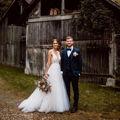 Robe de mariée Aline en dentelle de tulle sans manches Robe de mariée à encolure en V_3