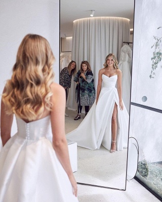 Vestido de novia evasé de satén con escote corazón y volantes con abertura lateral_2