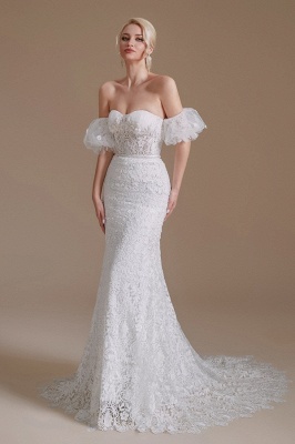 Impresionante vestido de novia con escote corazón y hombros descubiertos con encaje floral y sirena_3