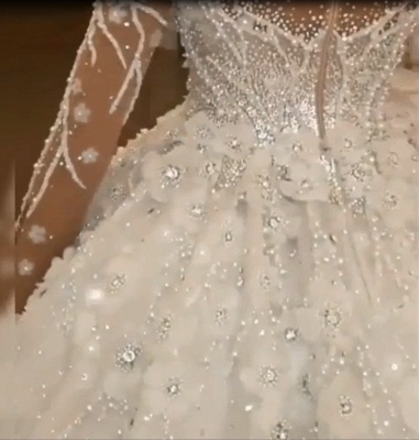Lujoso vestido de novia floral con cristales y mangas largas_4
