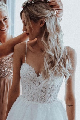 Elegante vestido de novia de perlas de encaje floral Vestido de novia de tul sin espalda
