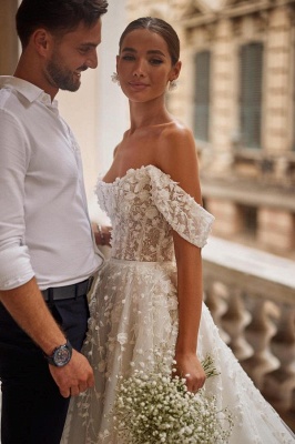 Glamorous Off-the-Shoulder Tulle Wedding Dresses with 3D Flowers_3