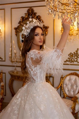 Robe de mariée blanche élégante à encolure dégagée Aline à manches longues en fourrure avec appliques en dentelle_2