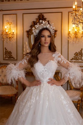 Robe de mariée blanche élégante à encolure dégagée Aline à manches longues en fourrure avec appliques en dentelle_3