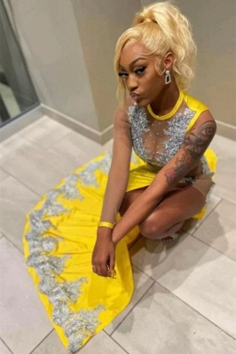 Sexy gelbes Satin-Perlen langes Meerjungfrau-Abschlussballkleid mit U-Ausschnitt und seitlichem Schlitz mit silbernen Applikationen_1
